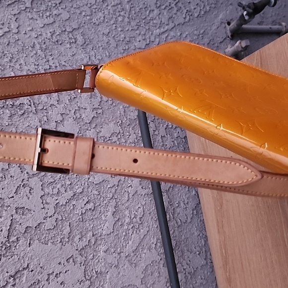 Louis Vuitton THOMPSON STREET VERNIS IN MANGO - Picture 14 of 16